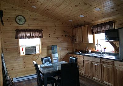 amish display cabin
